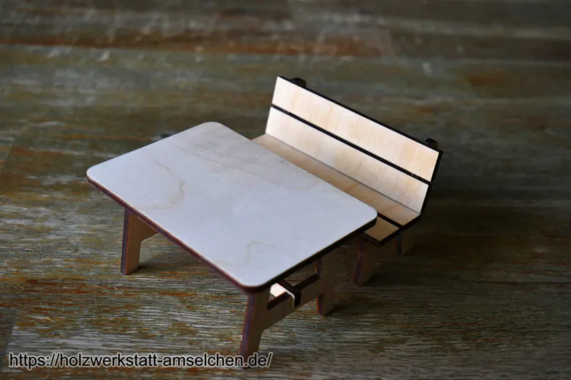 kleine Wichtelbank mit Tischchen