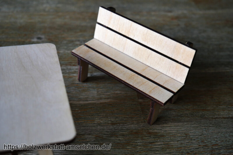 kleine Wichtelbank mit Tischchen – Bild 3