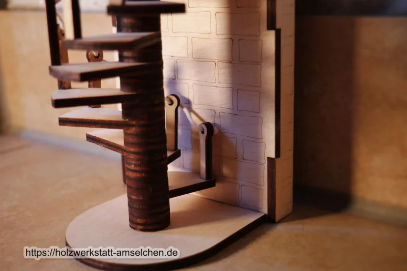 Hohe Wichteltür mit oder ohne Beleuchtung und Wendeltreppe