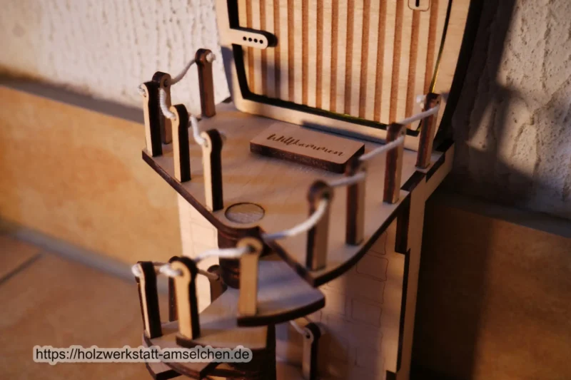 Hohe Wichteltür mit oder ohne Beleuchtung und Wendeltreppe
