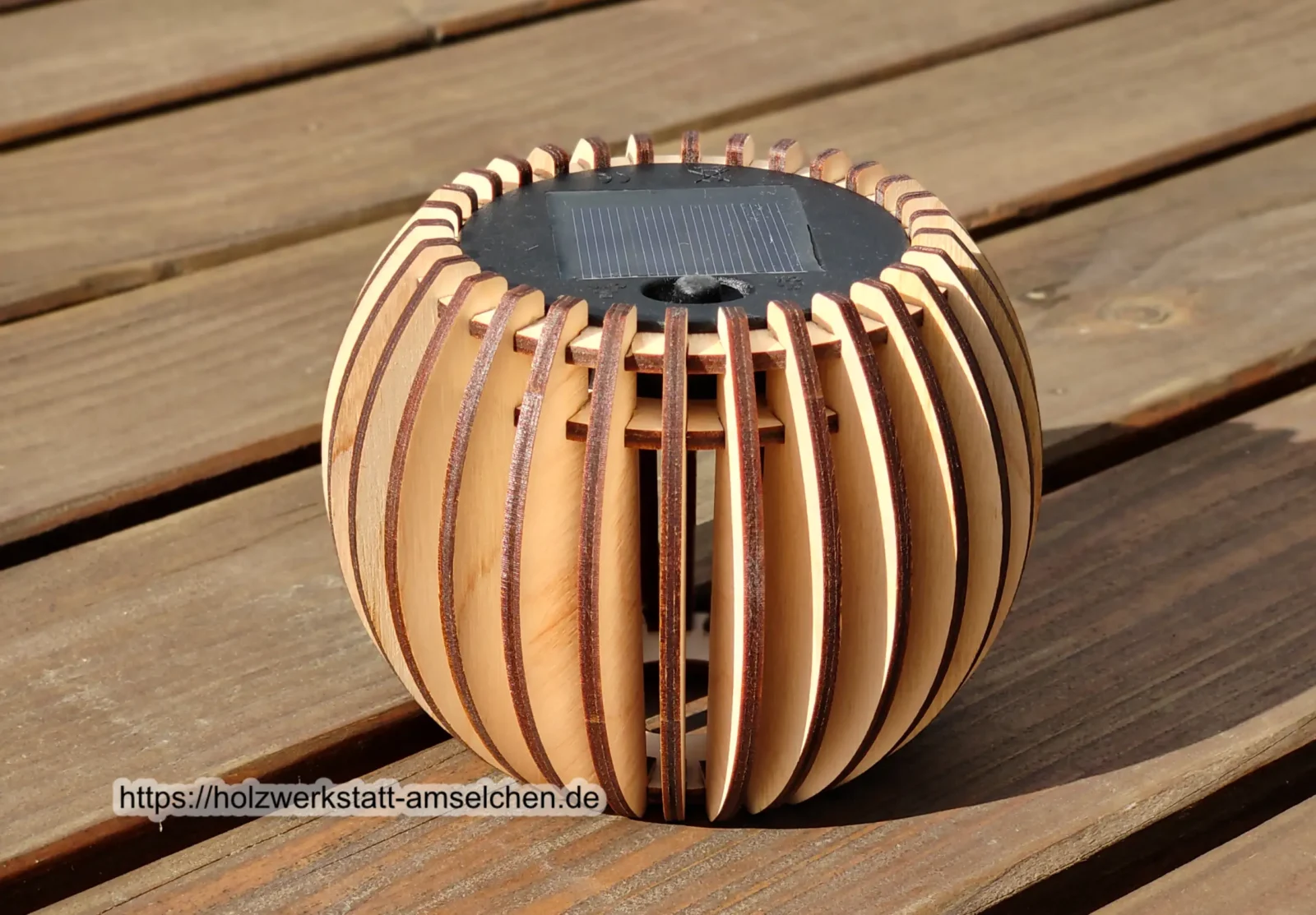 Solarlicht / Solarleuchte / Tischdeko Rund mit Gerade Flügelelemeten - naturbelassen